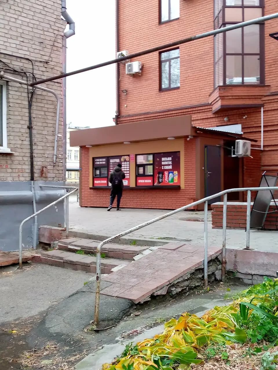 Пойдём к Толяше