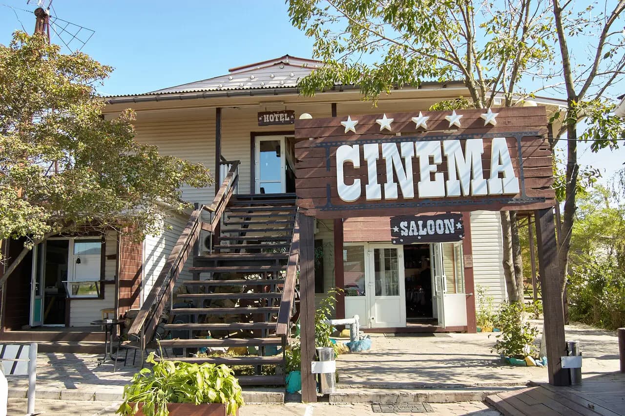 Салун Синема