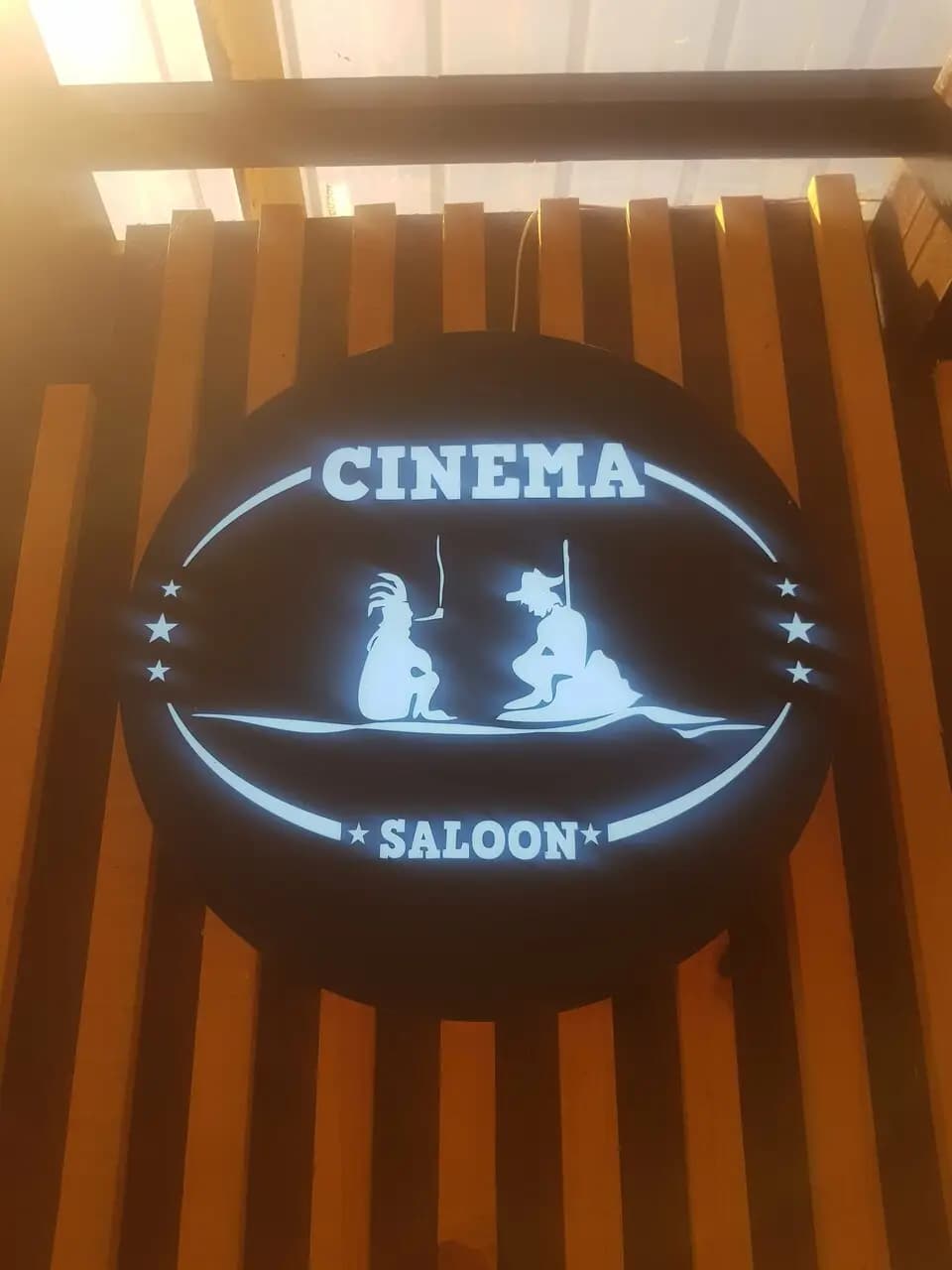 Салун Синема