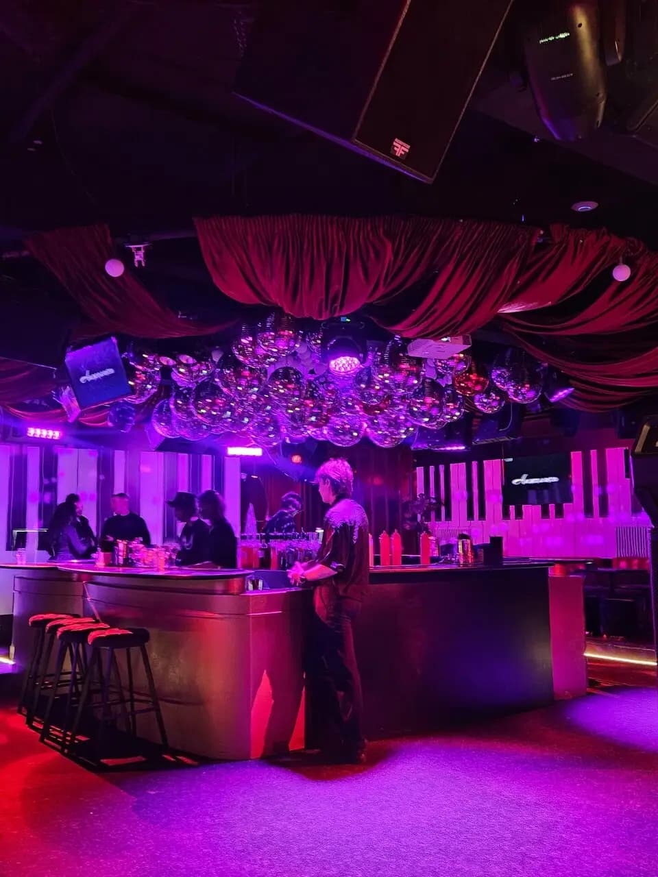 Агутин Music Bar