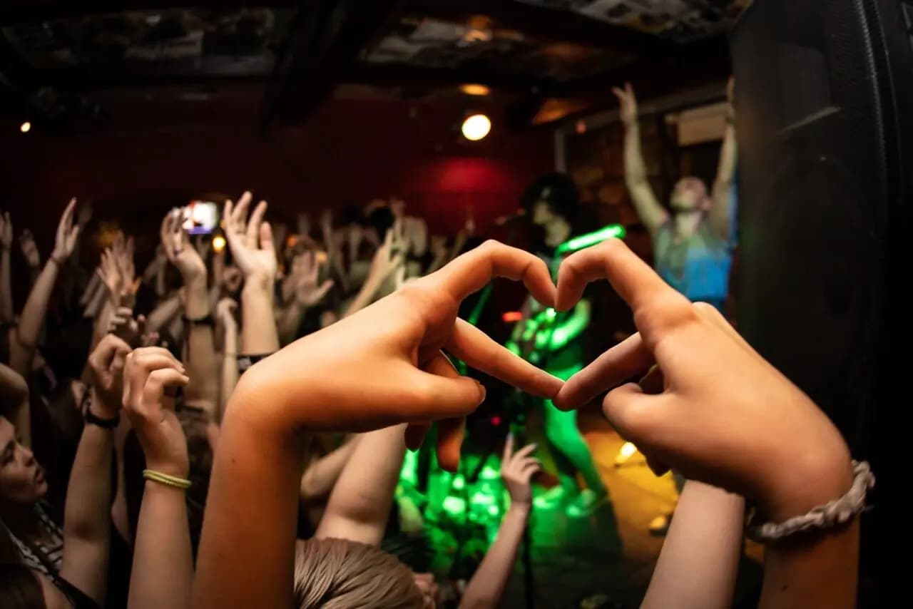 Белая лошадь