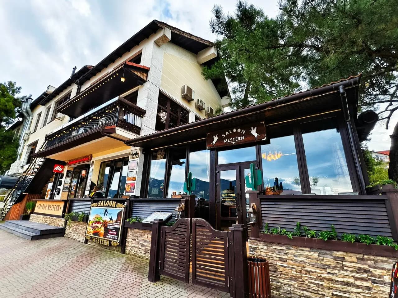Салун Вестерн