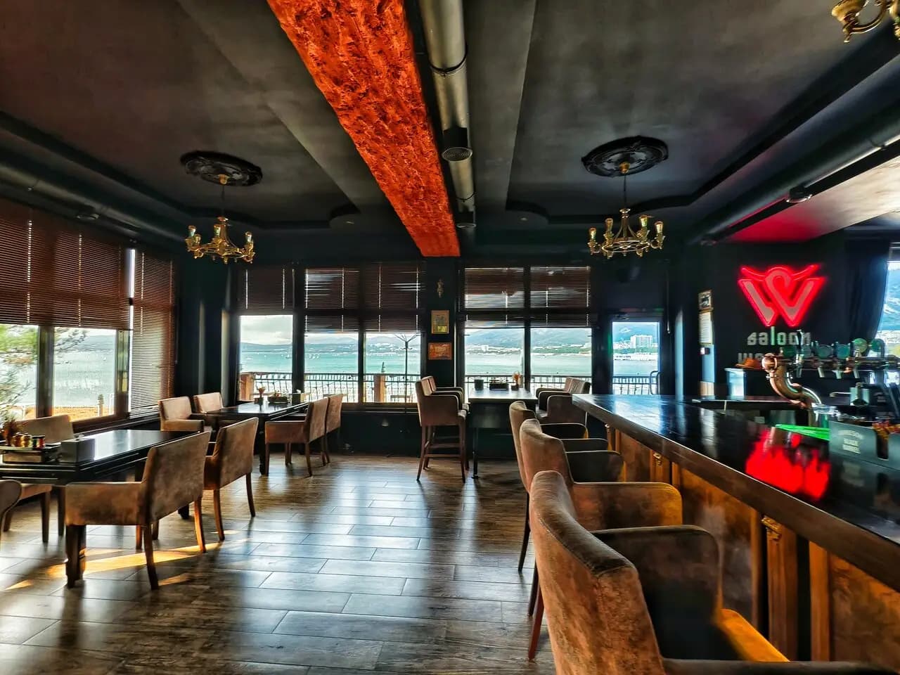 Салун Вестерн