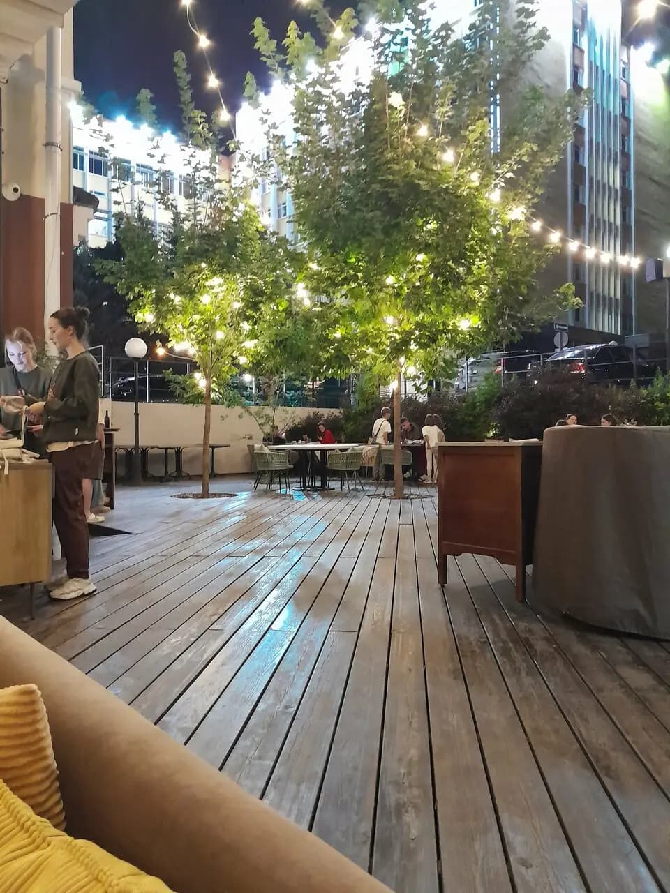 Нино играет в домино