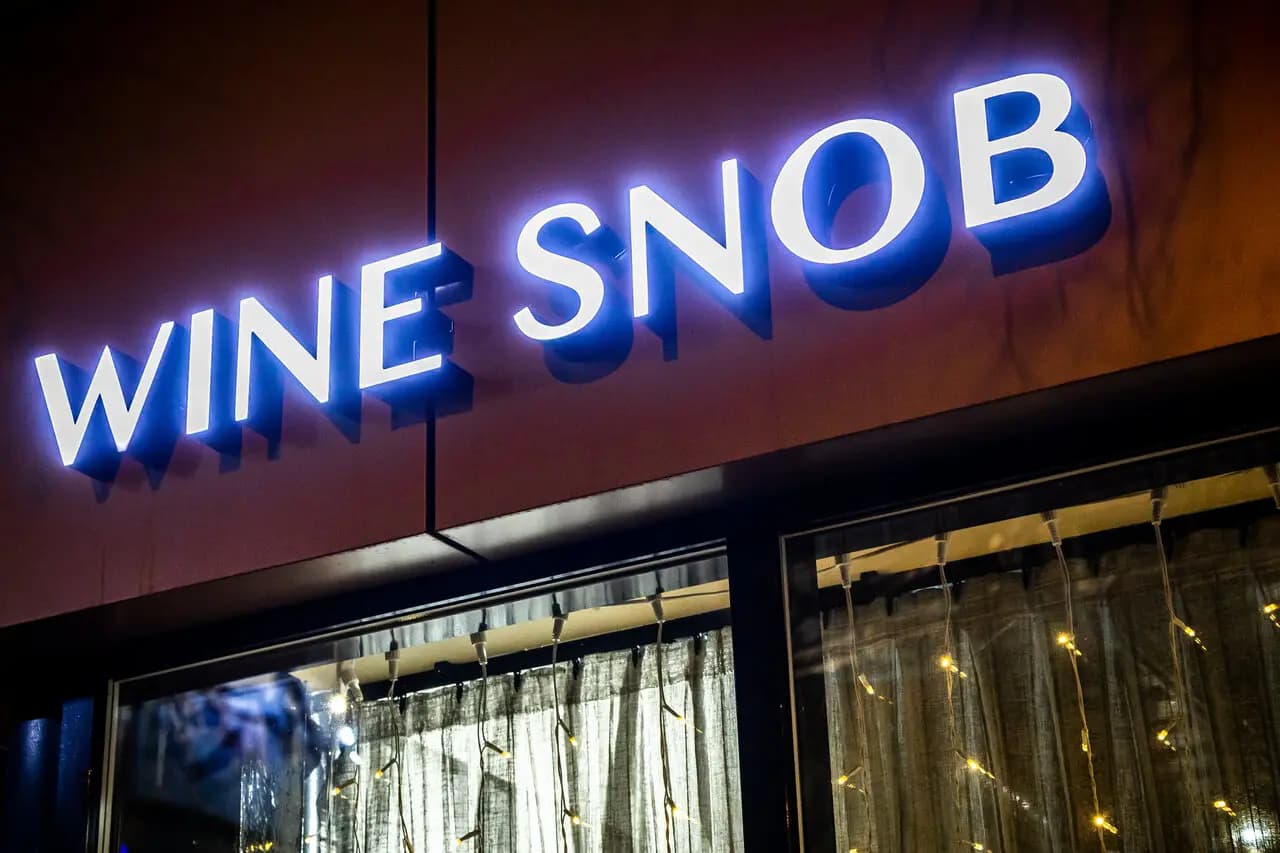 Wine Snob Bar