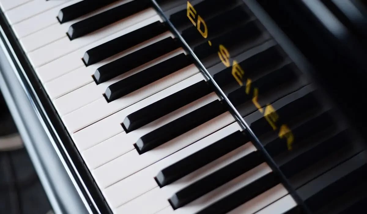 Старый рояль