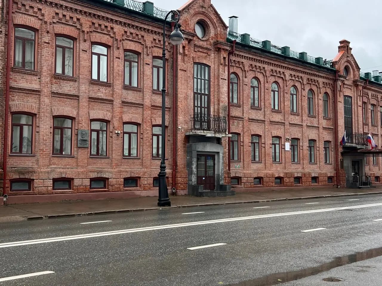 Островского, 4