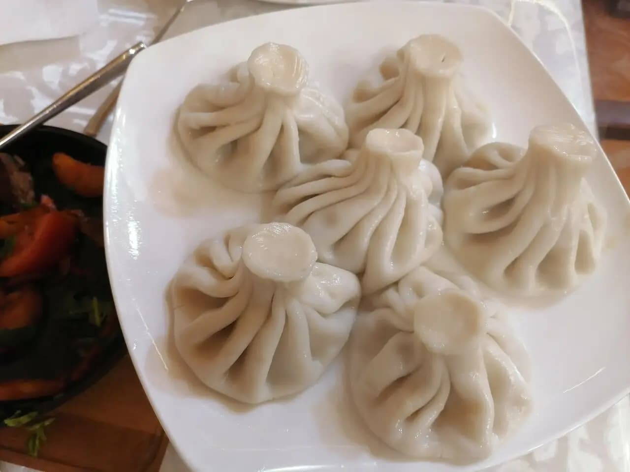 У Сухумского