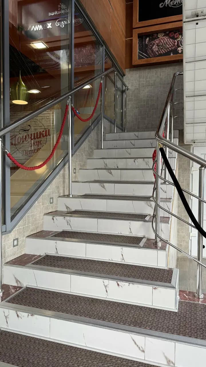 Метелица Холл