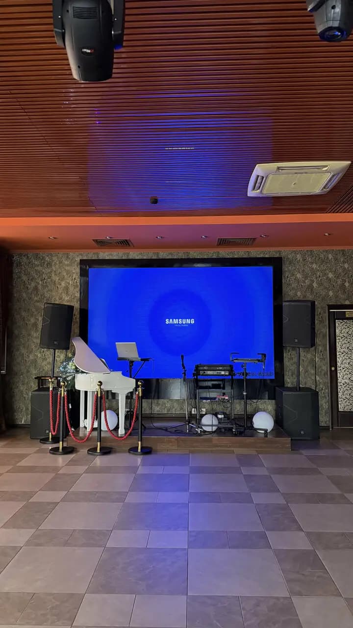 Метелица Холл