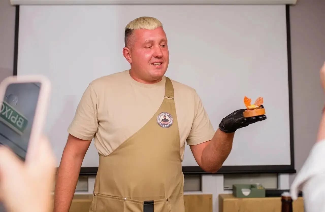 Мидийный двор