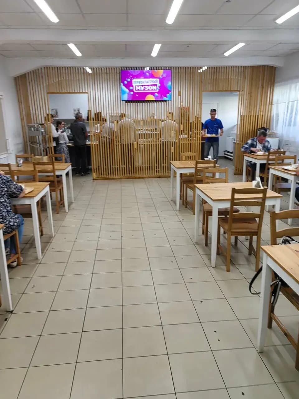 Зайди поешь