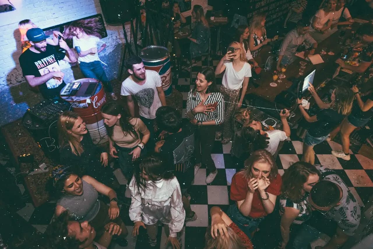 Видеосалон закрыт