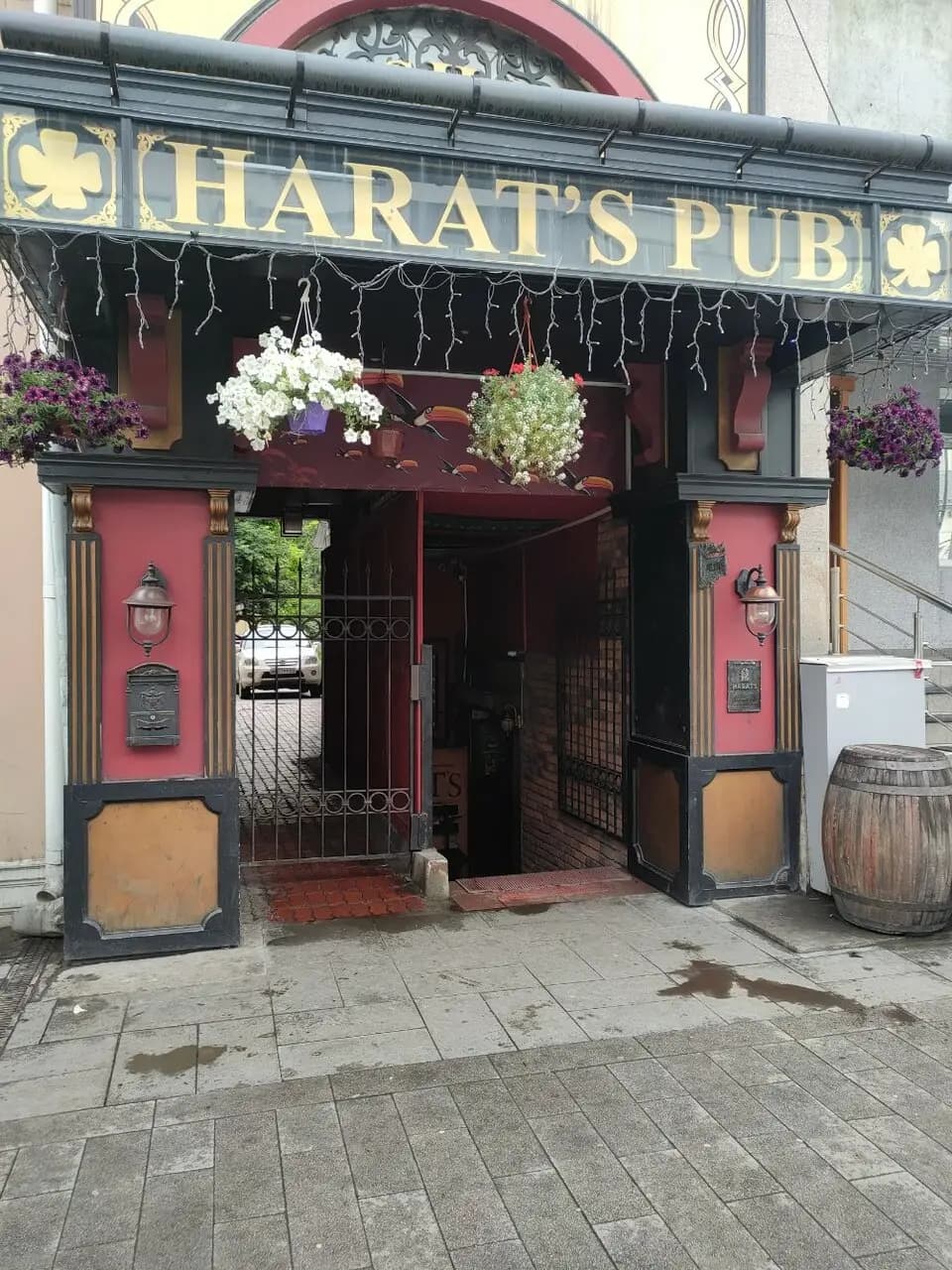 Harat’s pub