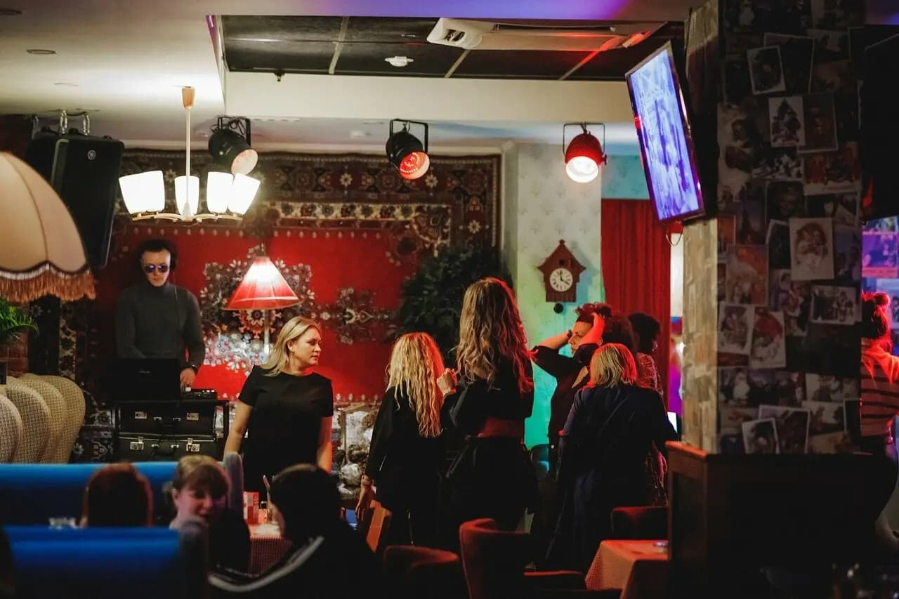 А у нас ВО дворе