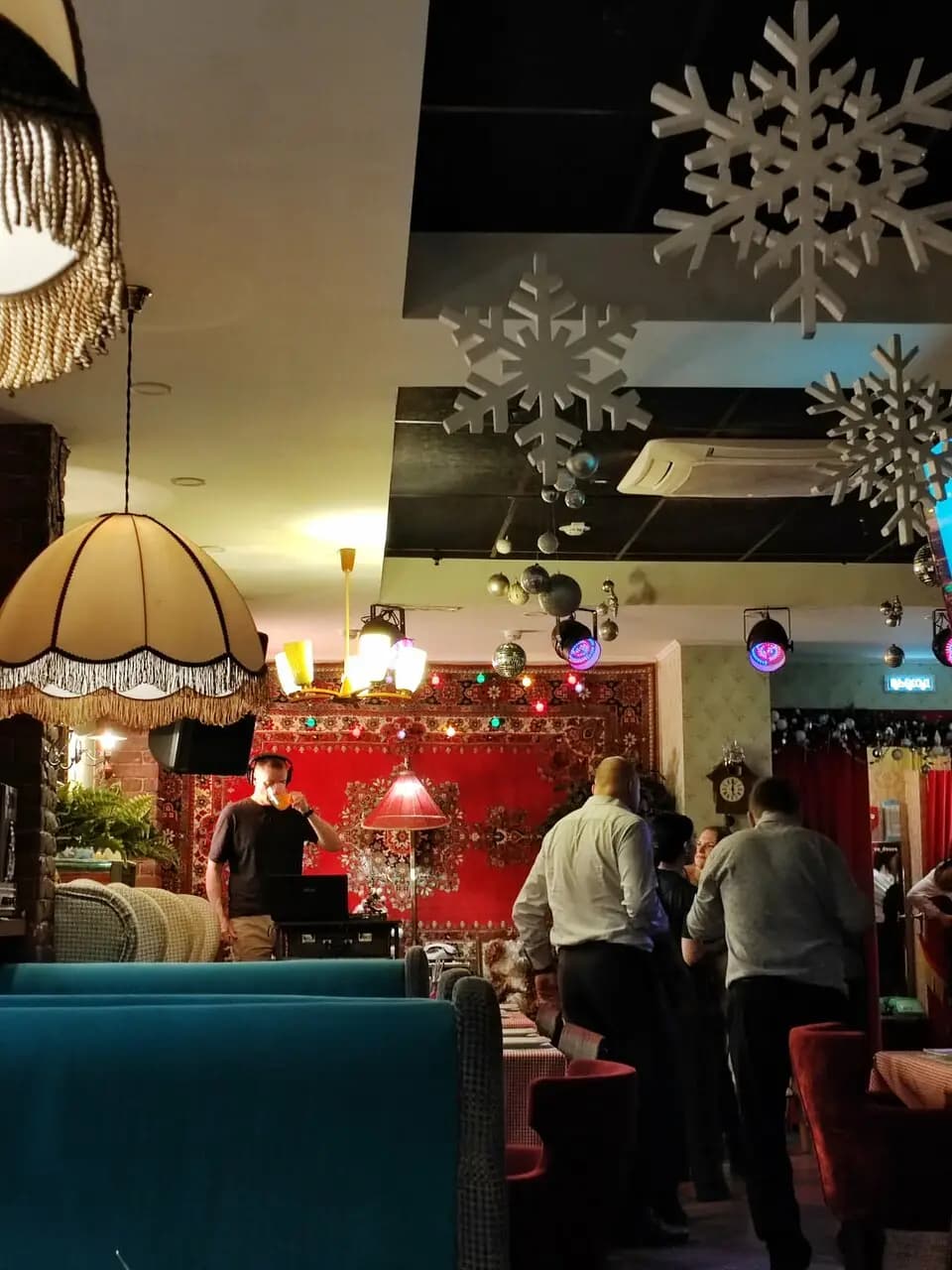 А у нас ВО дворе