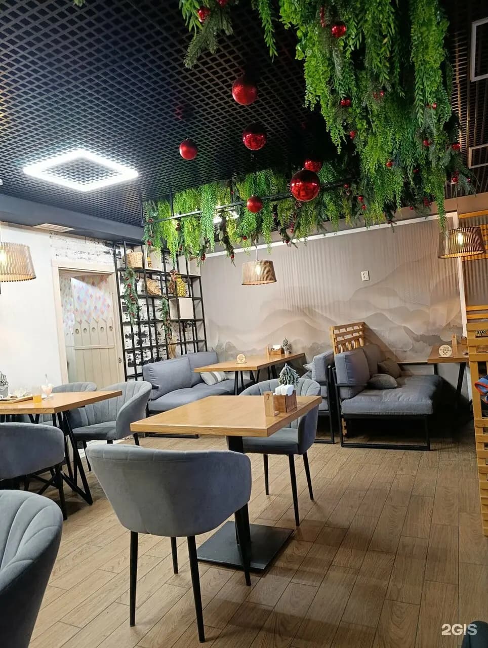 Сидим. Едим