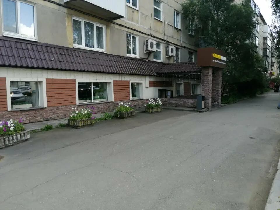 Сидим. Едим