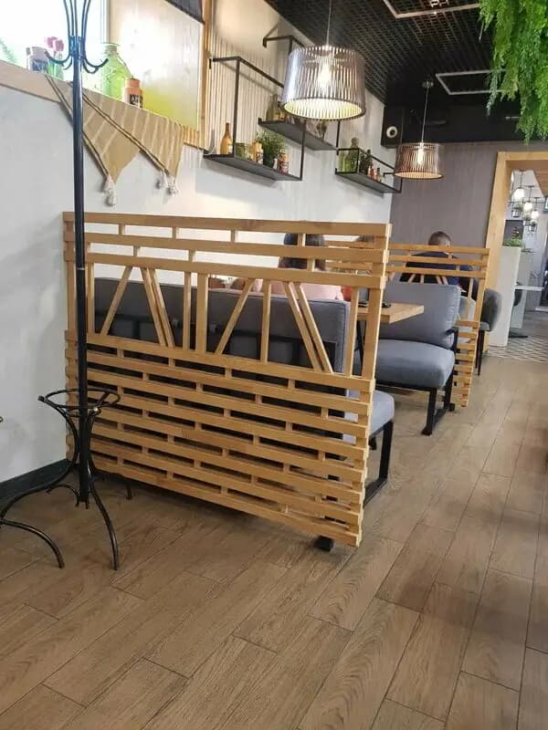 Сидим. Едим