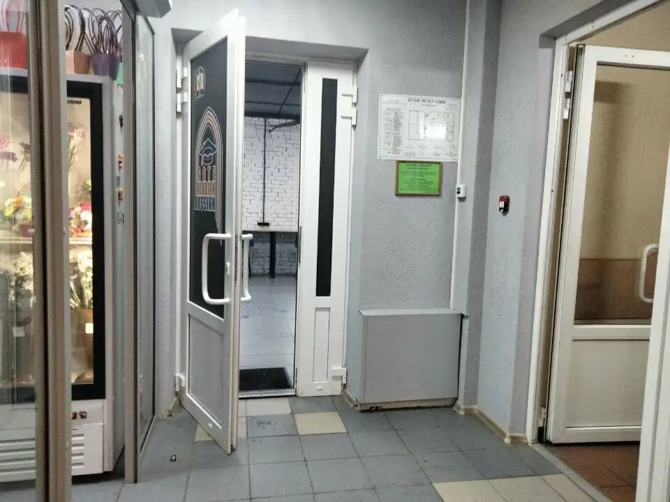 Gate arabian russian