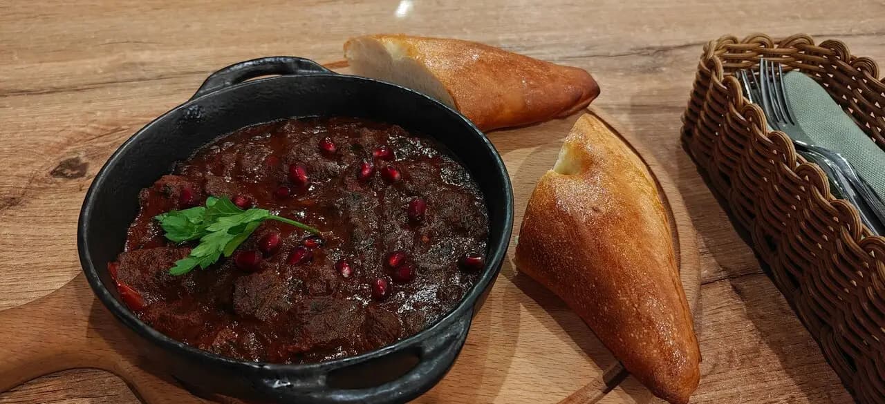 Вино и Пхали