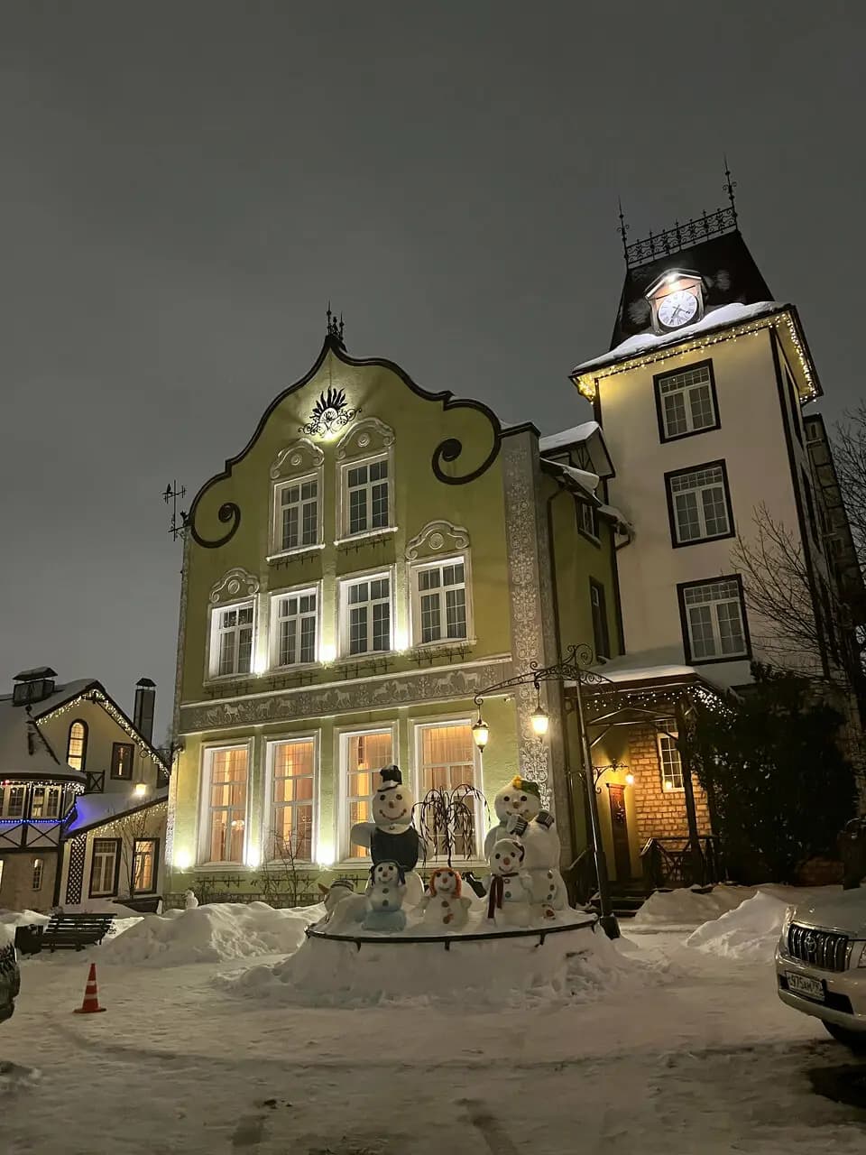 Конюшенный двор