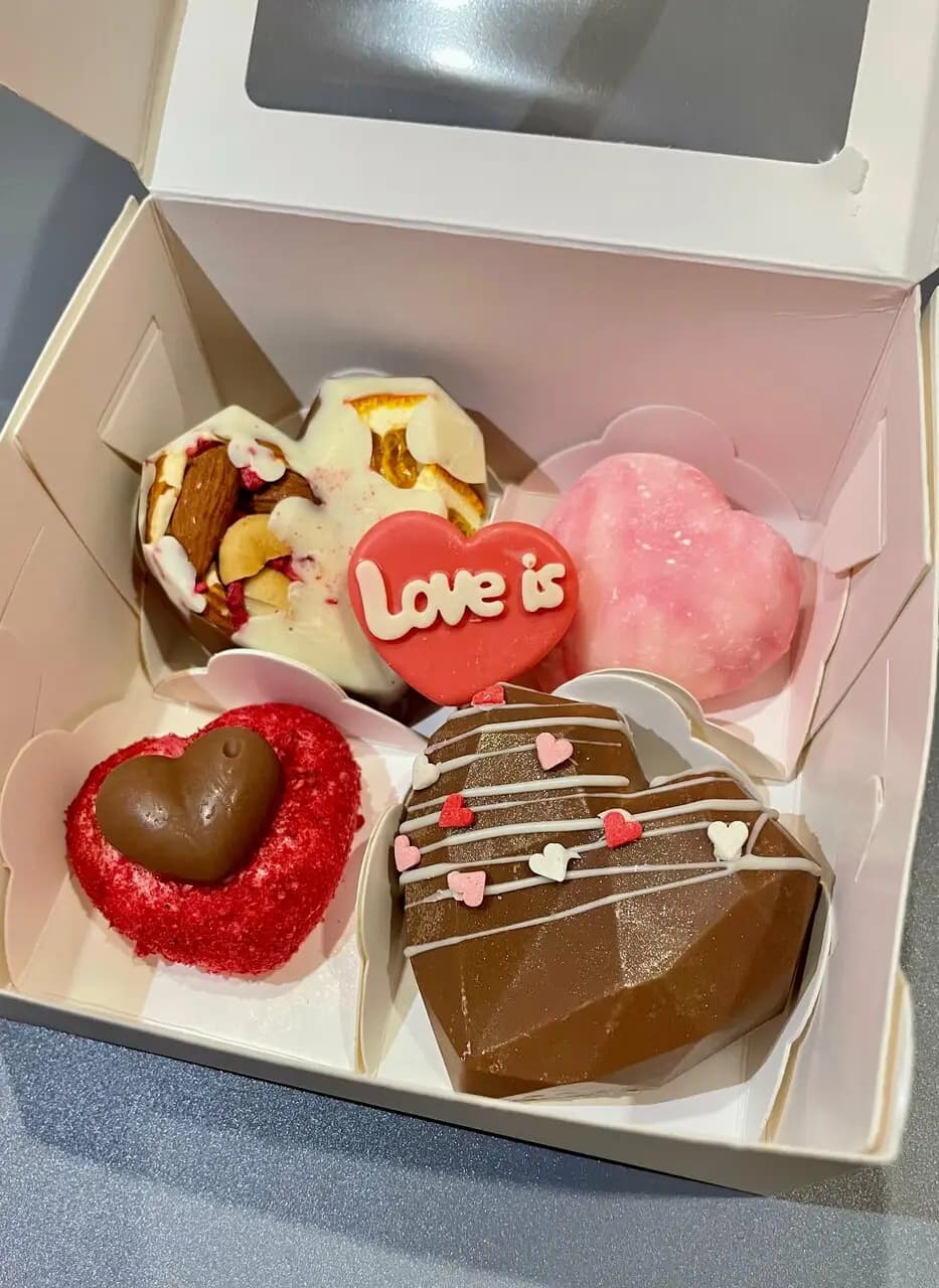 Может вкусняшку?