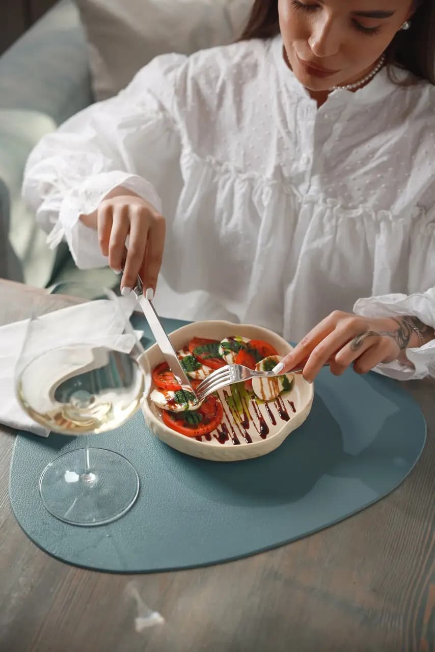 Паруса на море