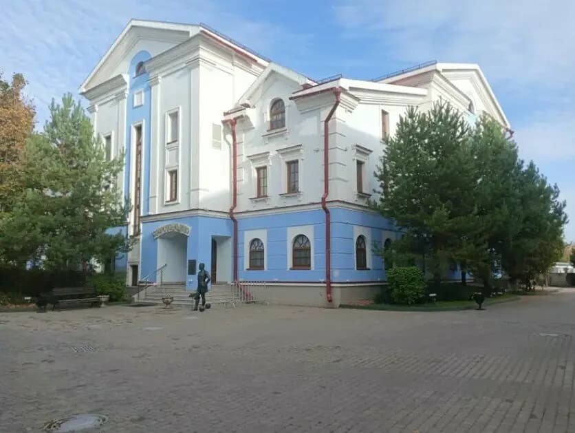 Театральный