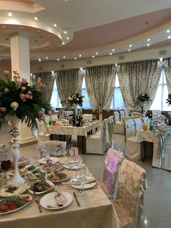 Три товарища