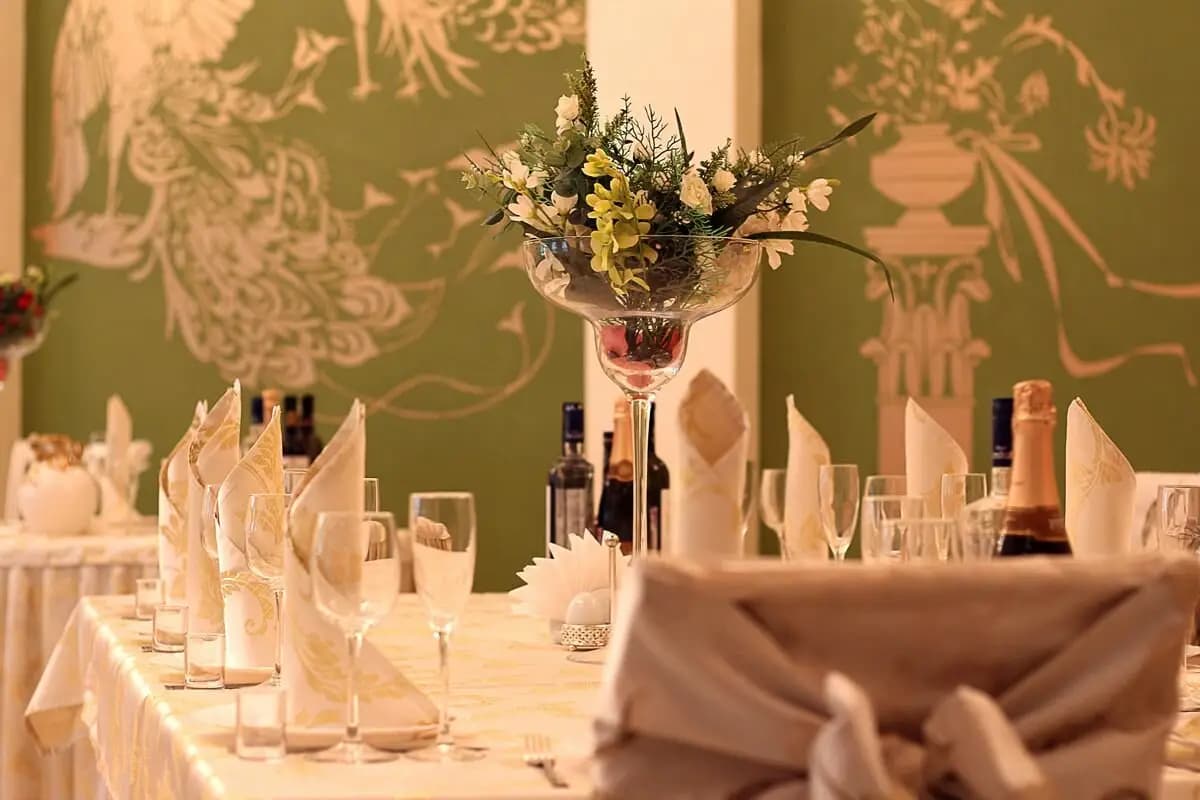 Три товарища