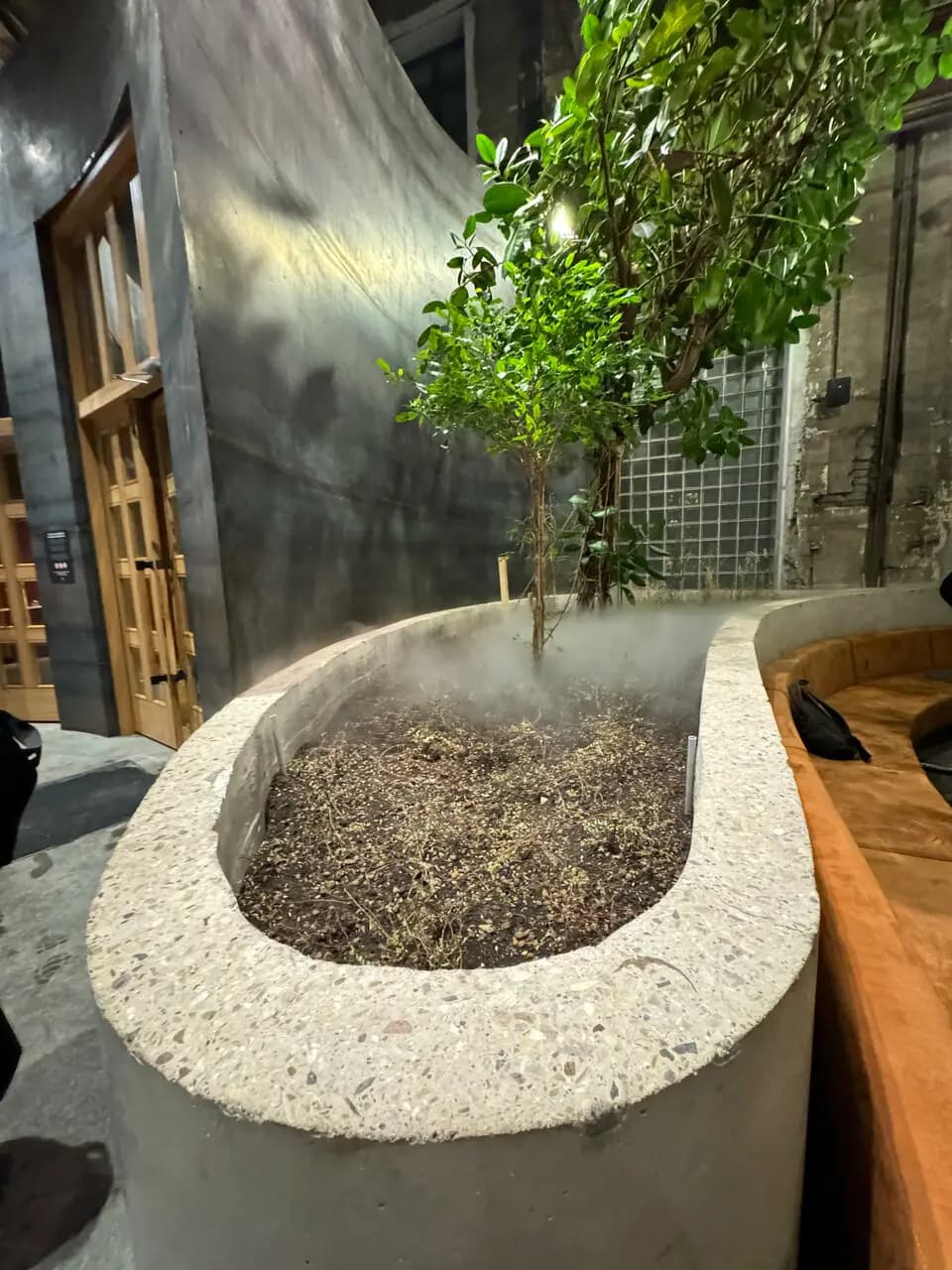 Человек и пароход