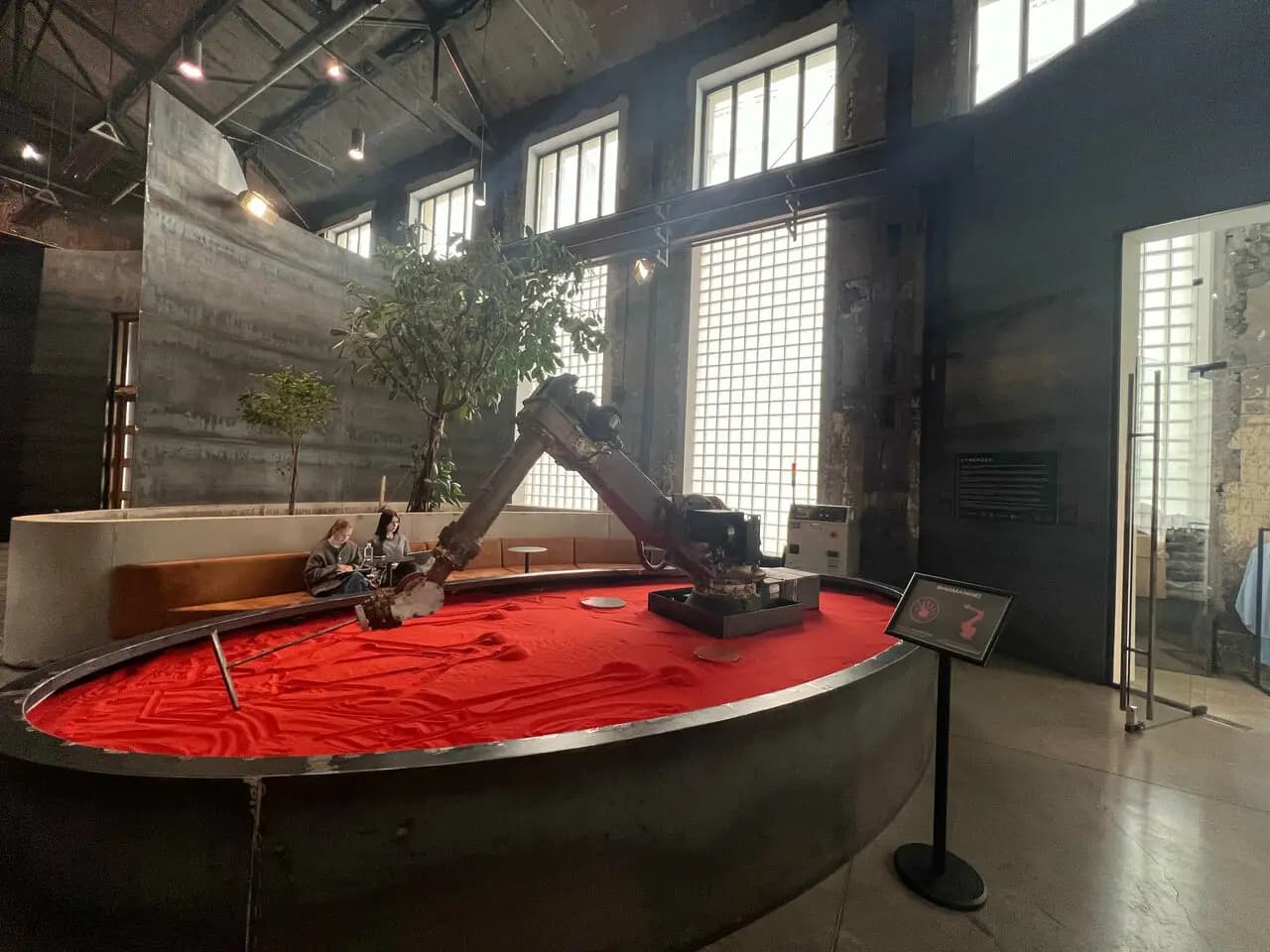 Человек и пароход