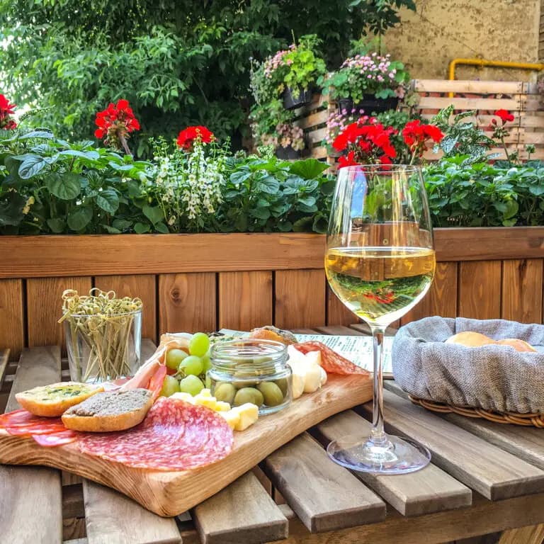 Аперитивная