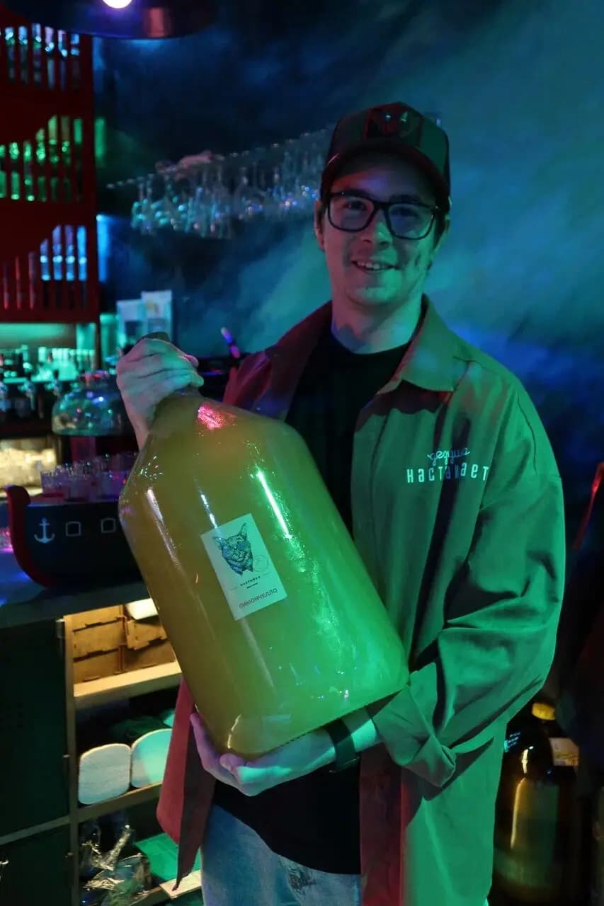 Дедушка настаивает