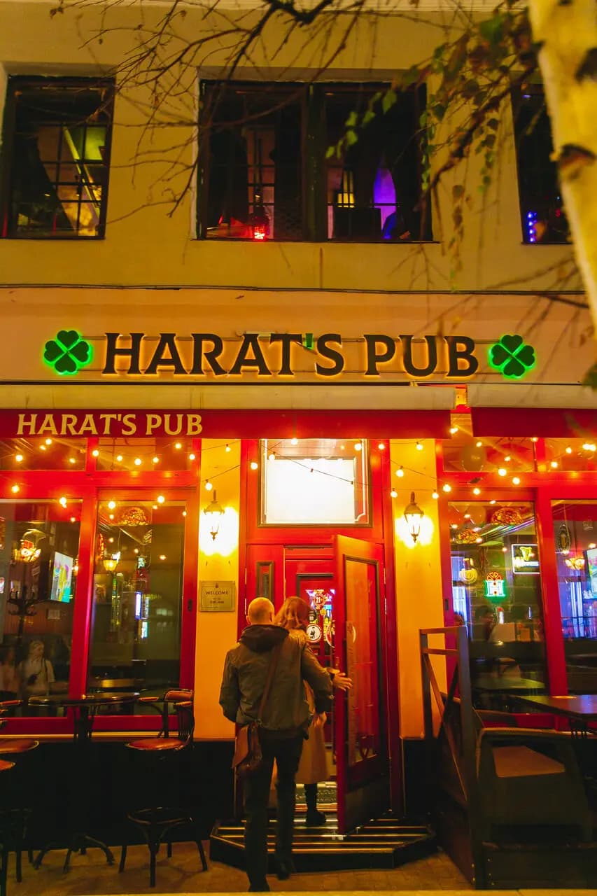 Harat’s pub
