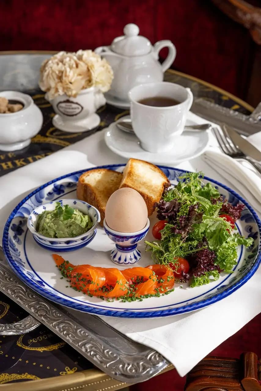 Пушкинъ у фонтана