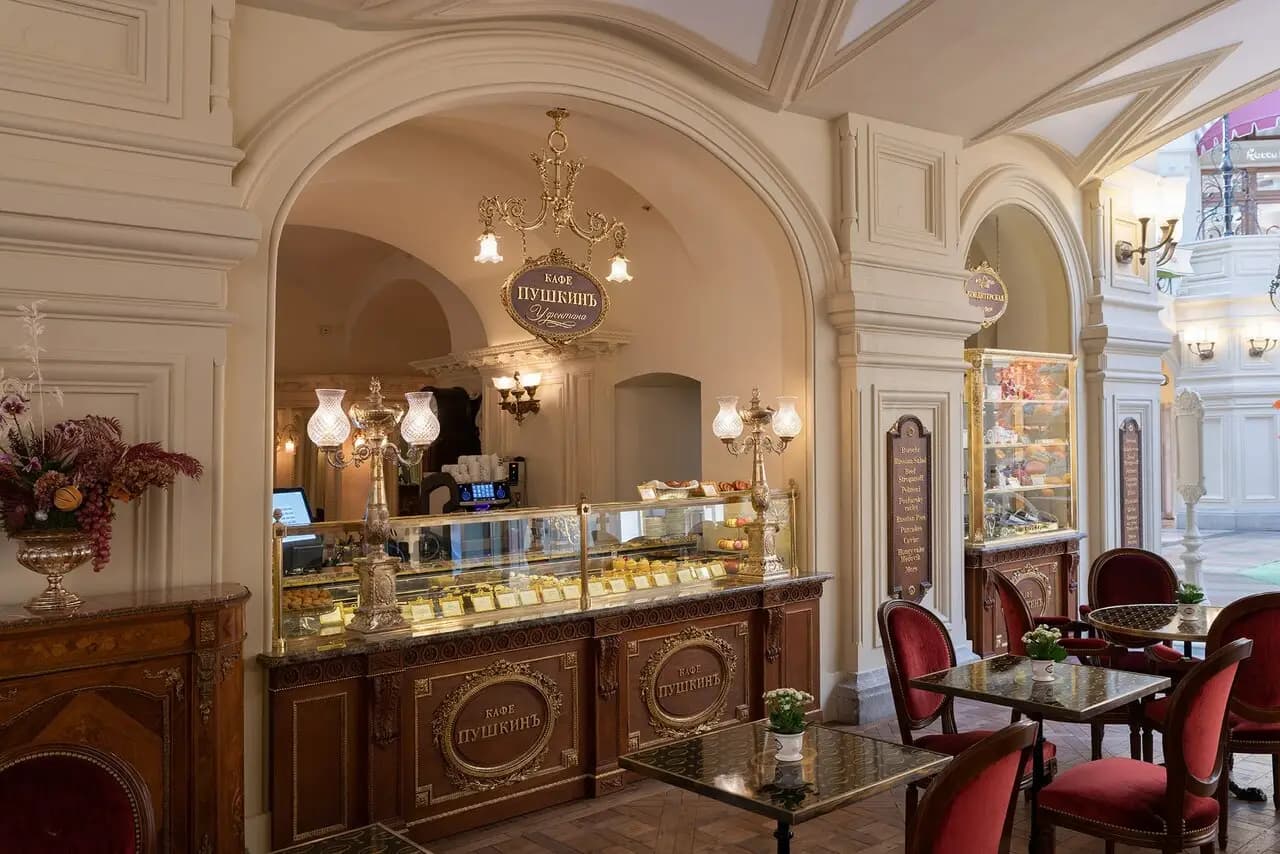 Пушкинъ у фонтана