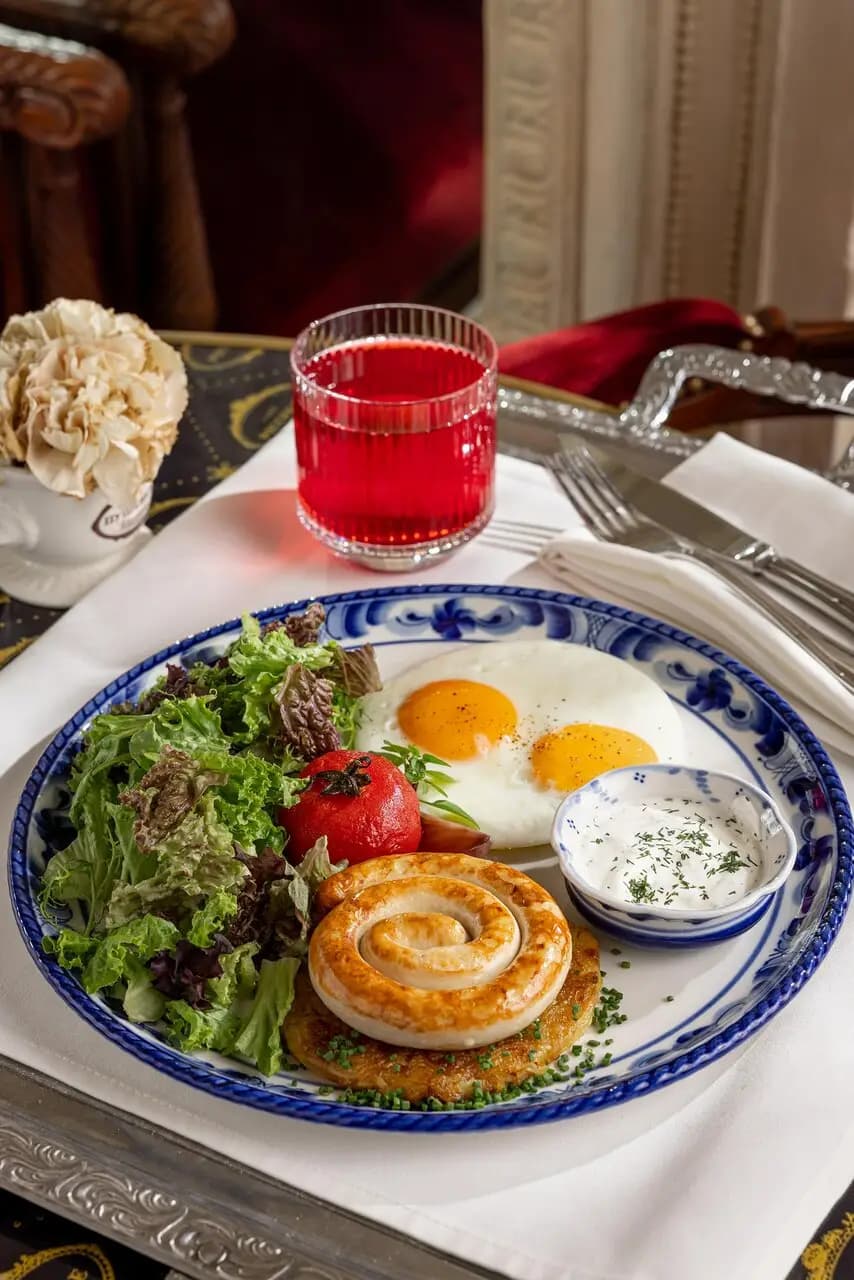 Пушкинъ у фонтана