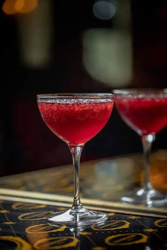 Пушкинъ у фонтана