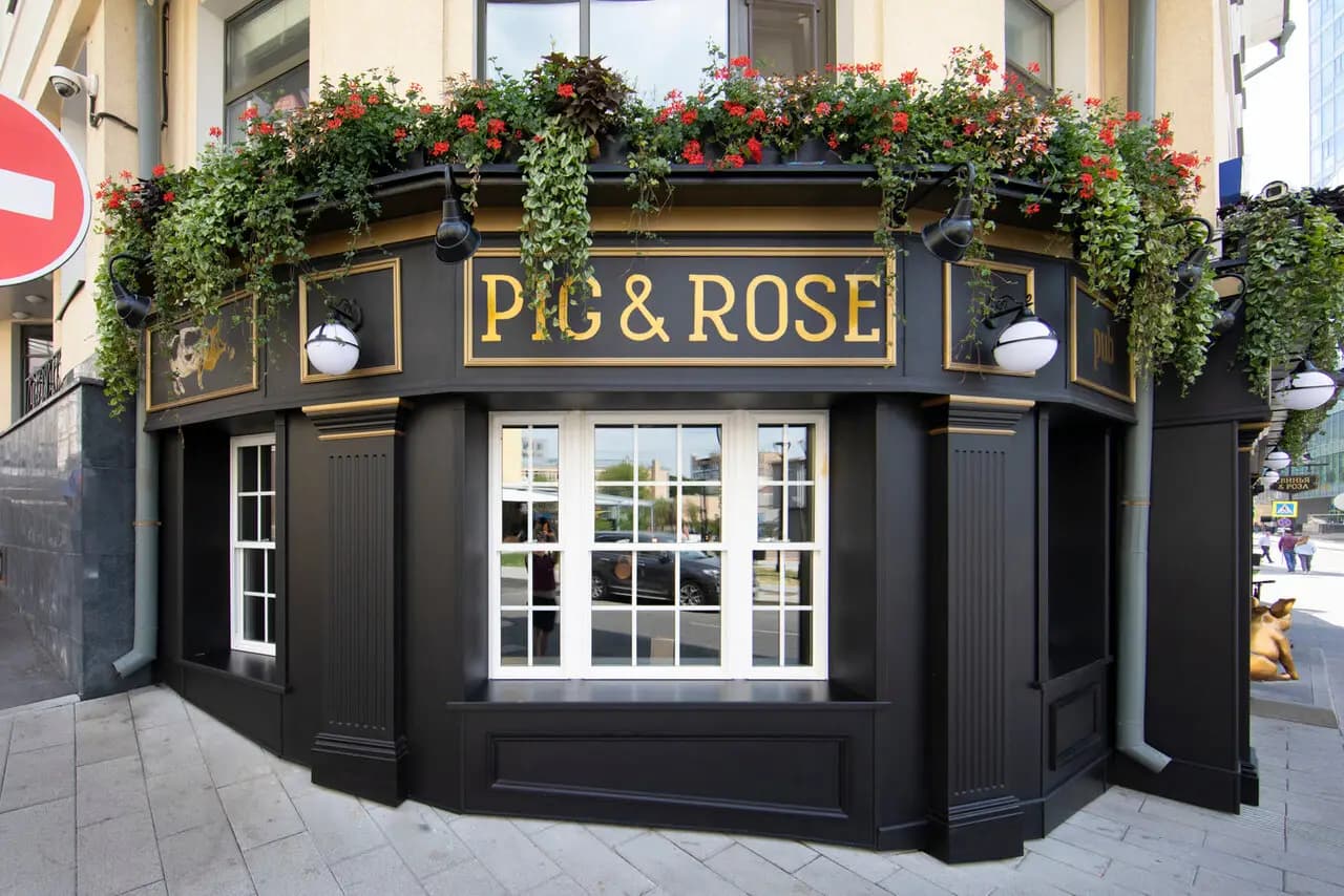 Свинья и роза