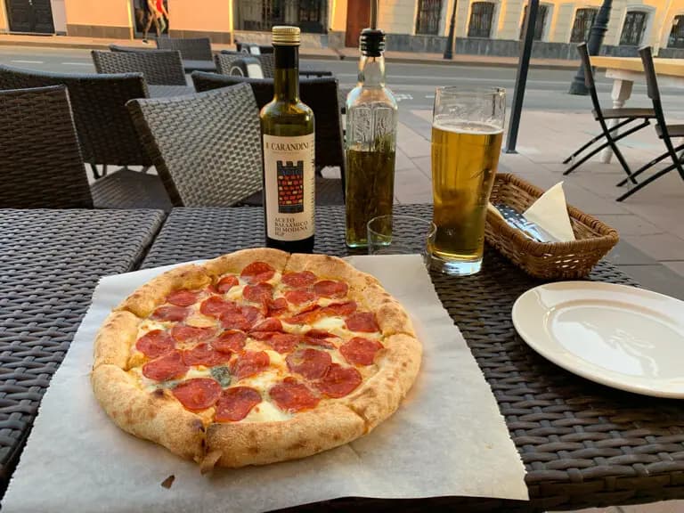 Пицца и Каноли