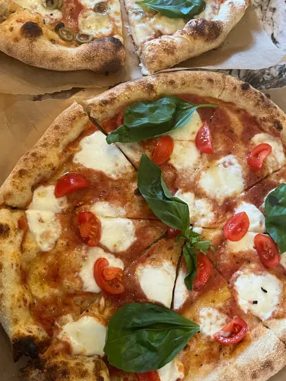 Пицца и Каноли