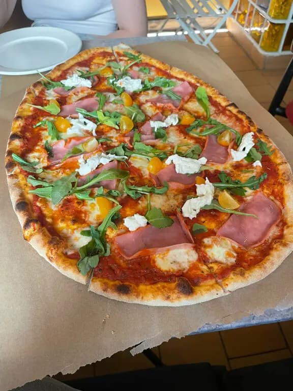 Пицца и Каноли