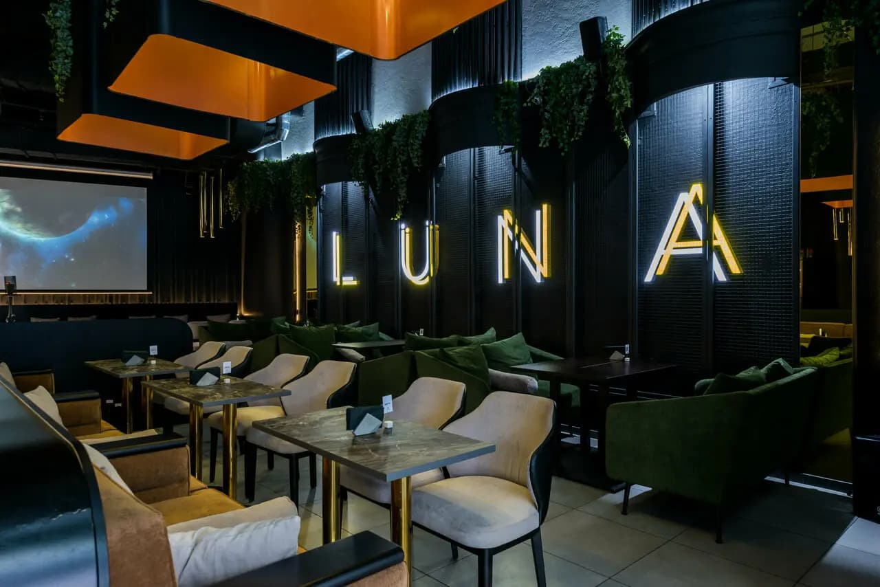 Luna Lounge