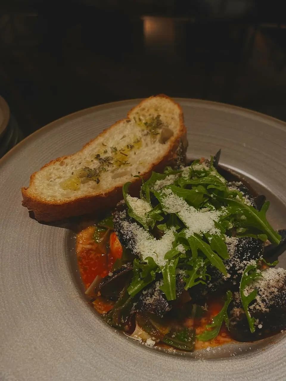 Пицца и вино