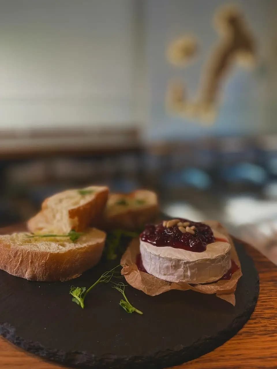 Пицца и вино