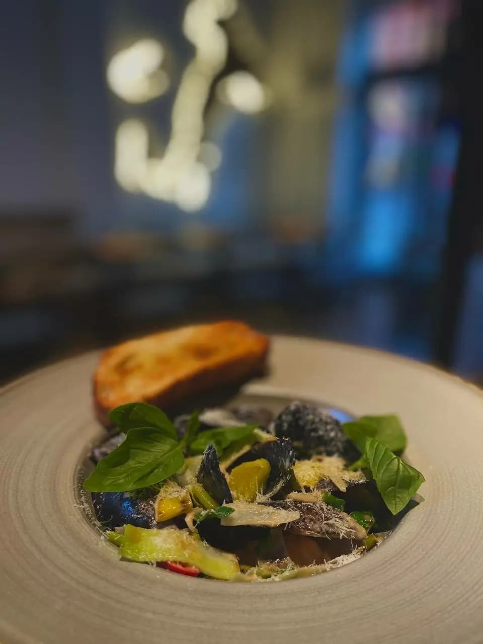 Пицца и вино