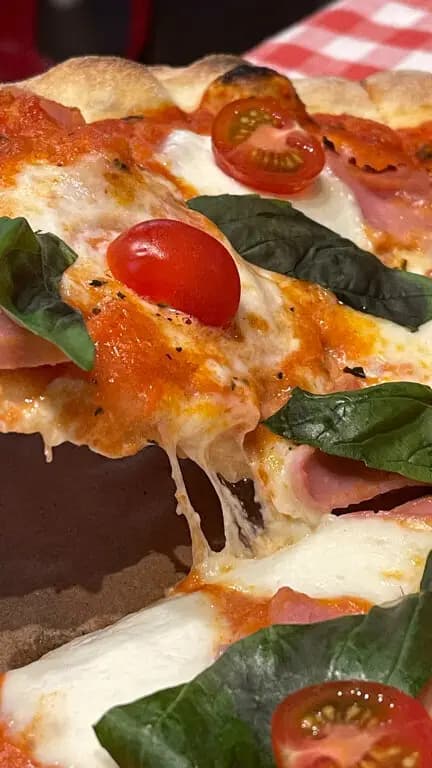 Пицца и Канноли